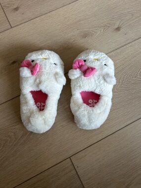 Hello Kitty Plush White Slippers with Pink Bow